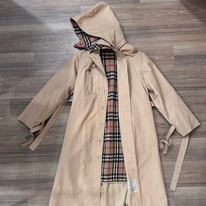 Vintage Trenchcoat size 11/12 lined.